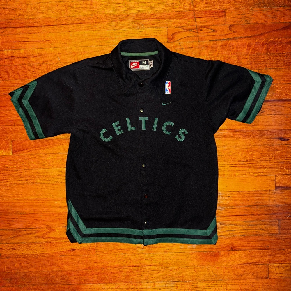 Nike Boston Celtics‎ NBA Men's Black Green Short Sleeve Button Up Shirt Size M
